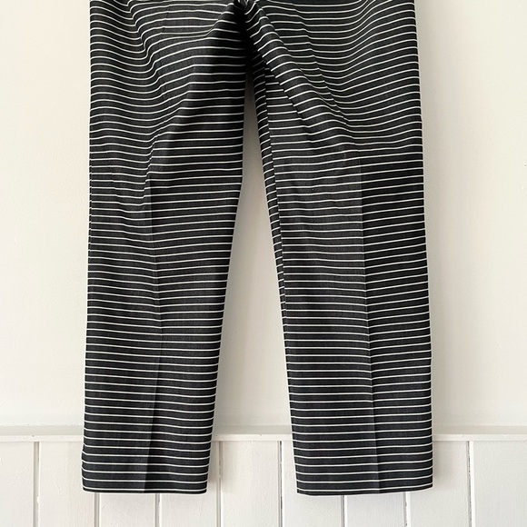 Ann Taylor Loft Julie Navy & White Striped Cropped Riviera Capri Pants Size 6 - Picture 8 of 14